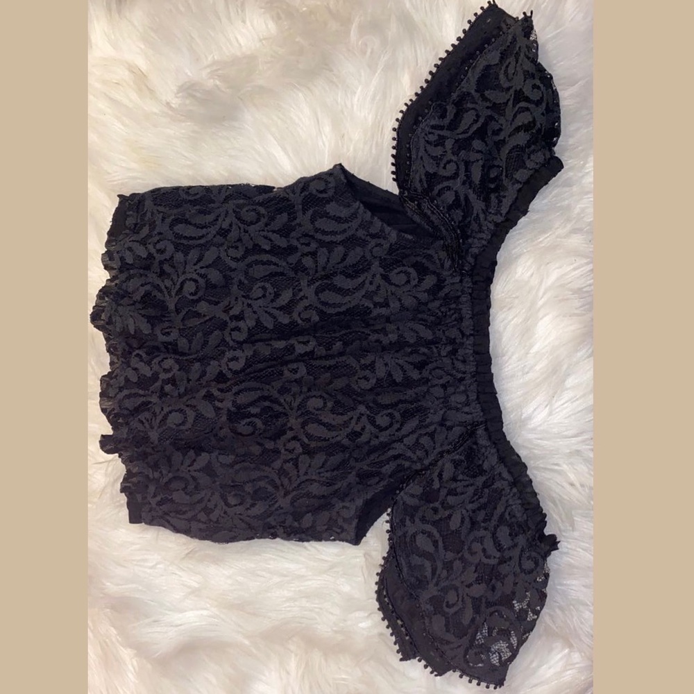 Abercrombie Lace Off the Shoulder Crop Top